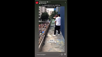Captura de tela de vídeo publicado no dia do lançamento do grafite de Genshin Impact na empena de um prédio em São Paulo (SP), onde o influencer PK estava presente ao lado do artista Thaigo Consani. Fonte: ThaigoConsani (Instagram)