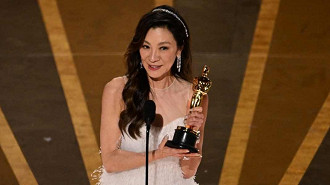 Michelle Yeoh se tornou a primeira mulher não branca a vencer como melhor atriz desde Halle Berry em 2001.