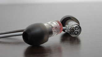 Moondrop Quark DSP in-ear headphones.  Source: Vitor Valeri