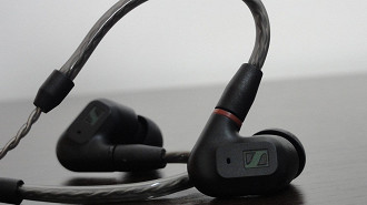 Sennheiser IE 200 in-ear headphones. Source: Vitor Valeri
