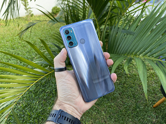 El Moto G60, uno de los mejores relación calidad-precio de los últimos años, es uno de los modelos que no verá ni el color de Android 14