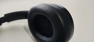 Ear pad muito macia do Haylou S35 ANC (Fonte: Adalton Bonaventura / Oficina da Net)