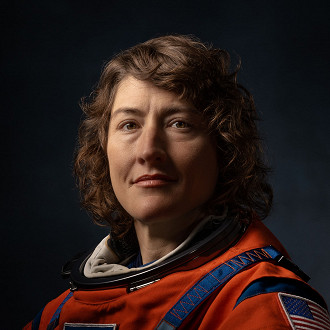 Especialista de Missão 1 Christina Hammock Koch da missão Artemis II. Fonte: NASA Especialista de Missão 1 Christina Hammock Koch da missão Artemis II. Fonte: NASA