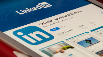 Novas formas de verificação de identidade no LinkedIn para ganhar o selo. Fonte: unsplash (foto por Souvik Banerjee)