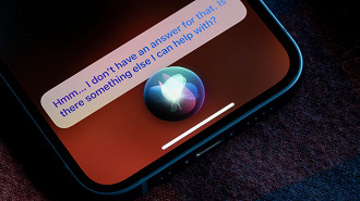 A Siri deve ser mais discreta no iOS 17, sendo exibida na Ilha Dinâmica em vez da parte inferior da tela. Foto: Reprodução