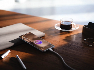 O aparelho conta com tecnologia SuperVOOC de 100W para carregamento O aparelho conta com tecnologia SuperVOOC de 100W para carregamento