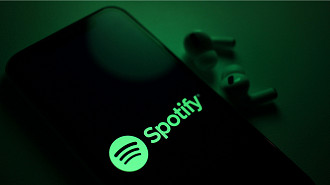 Músicas e ouvintes falsos criados por IA tem sido um grande problema para o Spotify. Fonte: Oficina da Net