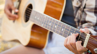 Atualmente, plataformas com IA permitem criar músicas, sons e até letras bem elaboradas, mas sempre a partir de um comando humano que não pode ser automatizado. Atualmente, plataformas com IA permitem criar músicas, sons e até letras bem elaboradas, mas sempre a partir de um comando humano que não pode ser automatizado.