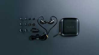 Acessórios que vem na caixa do fone de ouvido in-ear Razer Moray. Fonte: Razer