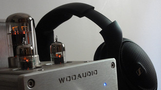 Amplificador valvulado OTL Woo Audio WA3 e headphone over-ear Sennheiser HD560S. Fonte: Vitor Valeri