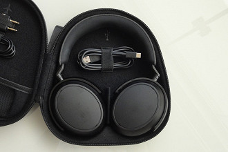 Case de armazenamento do headphone Bluetooth Sennheiser Momentum 4 Wireless. Fonte: Vitor Valeri