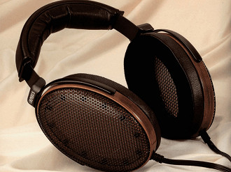 Fones de Ouvido mais influentes da década de 70. Na foto o Sennheiser Orpheus HE90. Fonte: Sennheiser