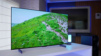 LG C2 é uma TV OLED