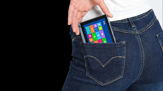 Nano PC da Gloture cabe no bolso igual a um celular e roda Windows 11. Fonte: Rakuten