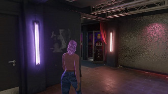 Cena de vídeo de GTA 6 mostrando personagem jogável dentro de uma casa noturna. Fonte: Twitter (@RockstarGTAVl)