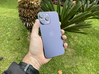 O iPhone 14 Pro Max ainda tem o preço iniciando em R$ 10.499 no Brasil.