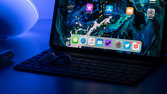 iPad Pro 2024 irá ganhar um Magic Keyboard que o deixará muito parecido com um MacBook. Fonte: Unsplash (Foto por Daniel Korpai)