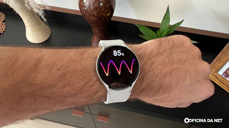 Galaxy Watch 6 medindo batimantos cardíacos