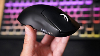 Logitech lança novo mouse PRO X SUPERLIGHT 2. Fonte: TheVerge (Foto por Sean Hollister)