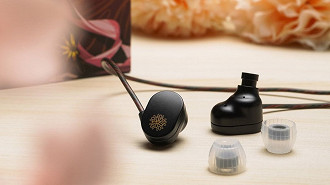 Fone de ouvido in-ear Moondrop Jiu. Fonte: YouTube (canal HiFiGoAudio)