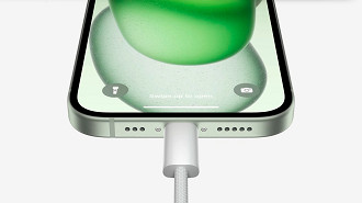 O novo iPhone 15 agora tem uma porta USB-C, mas sua bateria ainda é muito pequena para os padrões atuais