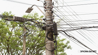 Ocupações irregulares em postes de luz