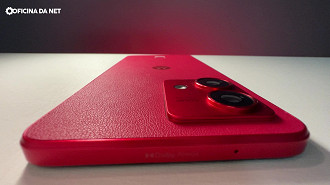 Moto G84 viva magenta textura em couro vegano