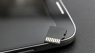 Remova o cartão microSD Remova o cartão microSD