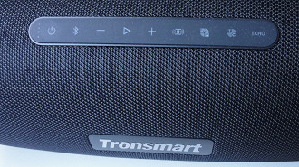 Botões de controle da caixa de som Tronsmart Bang Max. Fonte: Vitor Valeri