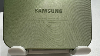 Traseira de um celular Samsung (Foto: Oficina da Net)