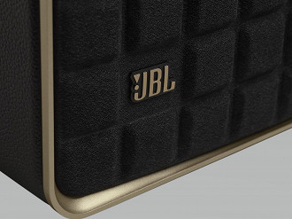 A caixa de som JBL Authentics 300 utiliza materiais premium que remetem às caixas clássicas da marca. Fonte: JBL