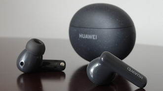 Lista dos fones de ouvido in-ear Bluetooth TWS bons e baratos para comprar em 2024 - Na foto o fone Huawei FreeBuds 5i. Fonte: Vitor Valeri