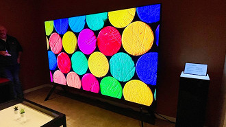 TV mini LED TCL QM891G de 115 é anunciada durante a CES 2024. Fonte: FlatPanelsHD