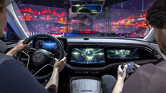 Imagem ilustrativa do MB-OS 1, sistema operacional para carros da Mercedes-Benz, sendo utilizado. Fonte: Mercedes-Benz