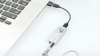 Os DAC/amps portáteis (dongles) são a melhor solução para tentar solucionar o problema de ruídos em fones de ouvido. Fonte: FiiO Os DAC/amps portáteis (dongles) são a melhor solução para tentar solucionar o problema de ruídos em fones de ouvido. Fonte: FiiO