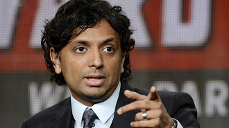 M. Night Shyamalan assina contrato com a Warner Bros. e