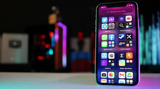 Aparelho que ainda traz o polêmico notch, o iPhone 12 é o aparelho da linha principal mais em conta vendido em 2024