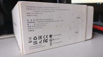 Caixa de um fone da Haylou, marca chinesa, com o selo CE estampado