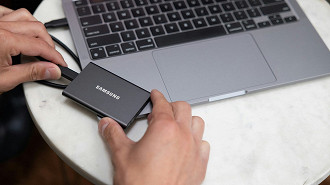 SSD Portátil USB Samsung T7 1TB (MU-PC1T0T)Fonte: Unsplash (Foto por Samsung Memory)