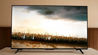 TCL 55 4K P635 - Duas TVs com comando de voz para comprar em 2024. Fonte: Oficina da Net