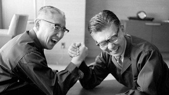 Masaru Ibuka e Akio Morita, fundadores da Sony no Japão. Imagem: Reprodução