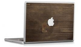 Macbook de madeira criado pela KARVT