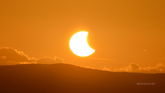 Que horas começa o eclipse solar parcial?