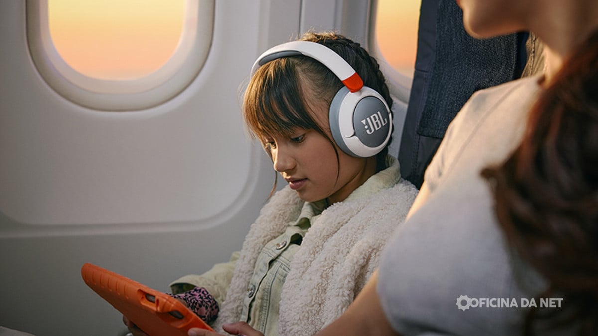 JBL Junior 470NC é lançado por R$ 399 no Brasil. Imagem: Reprodução