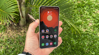 Galaxy S23 ainda é um dos melhores custo-benefícios compactos da Samsung.
