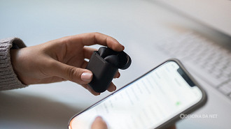Ambos os dispositivos que vão se conectar precisam ter hardware compatível para suportar o novo Bluetooth 6.1. Imagem: Reprodução Ambos os dispositivos que vão se conectar precisam ter hardware compatível para suportar o novo Bluetooth 6.1. Imagem: Reprodução