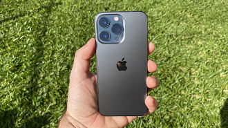 iPhone 13 ganha conexão via satélite, mas nenhuma operadora do Brasil oferece este serviço no momento. Imagem: Oficina da Net