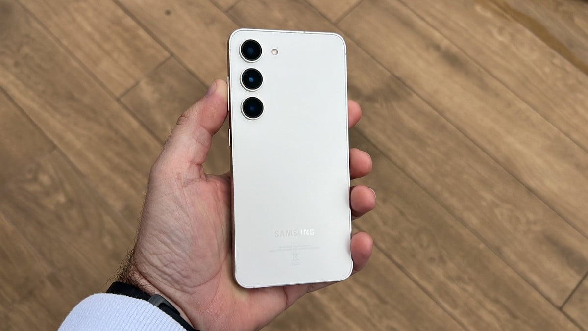 Galaxy S23 começa a receber atualização de segurança de maio. Imagem: Oficina da Net