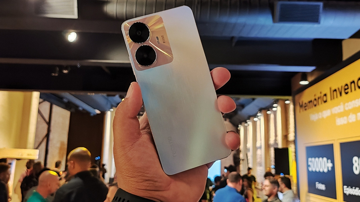 realme C55 recebendo Android 14 no Brasil. Imagem: Oficina da Net Fotógrafo: Adalton Bonaventura