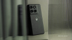Motorola lança Edge 2025 com botão exclusivo para IA e tela Super HD